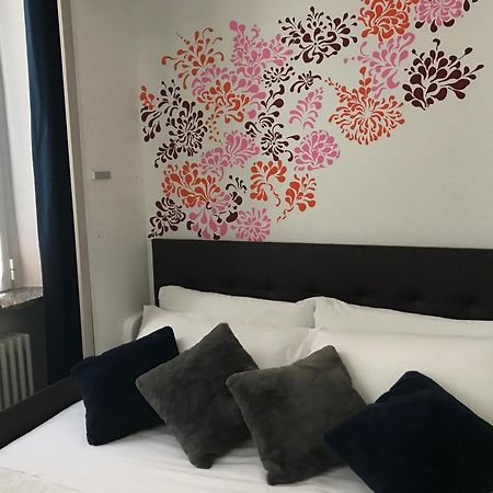 Love & Smile Apartment By Rent All Como Bagian luar foto